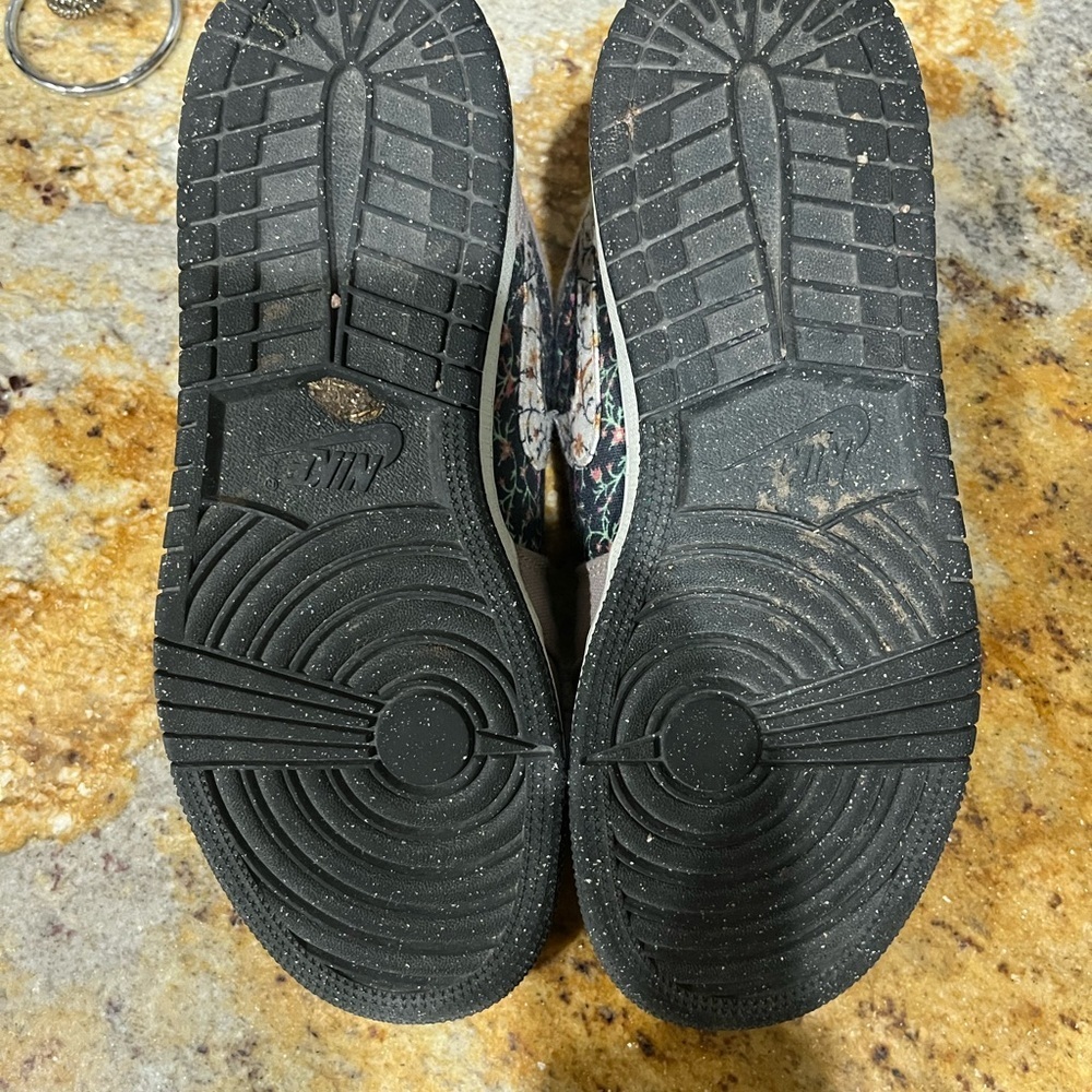 Jordan 1 low size 5.5 - Picture 9 of 9